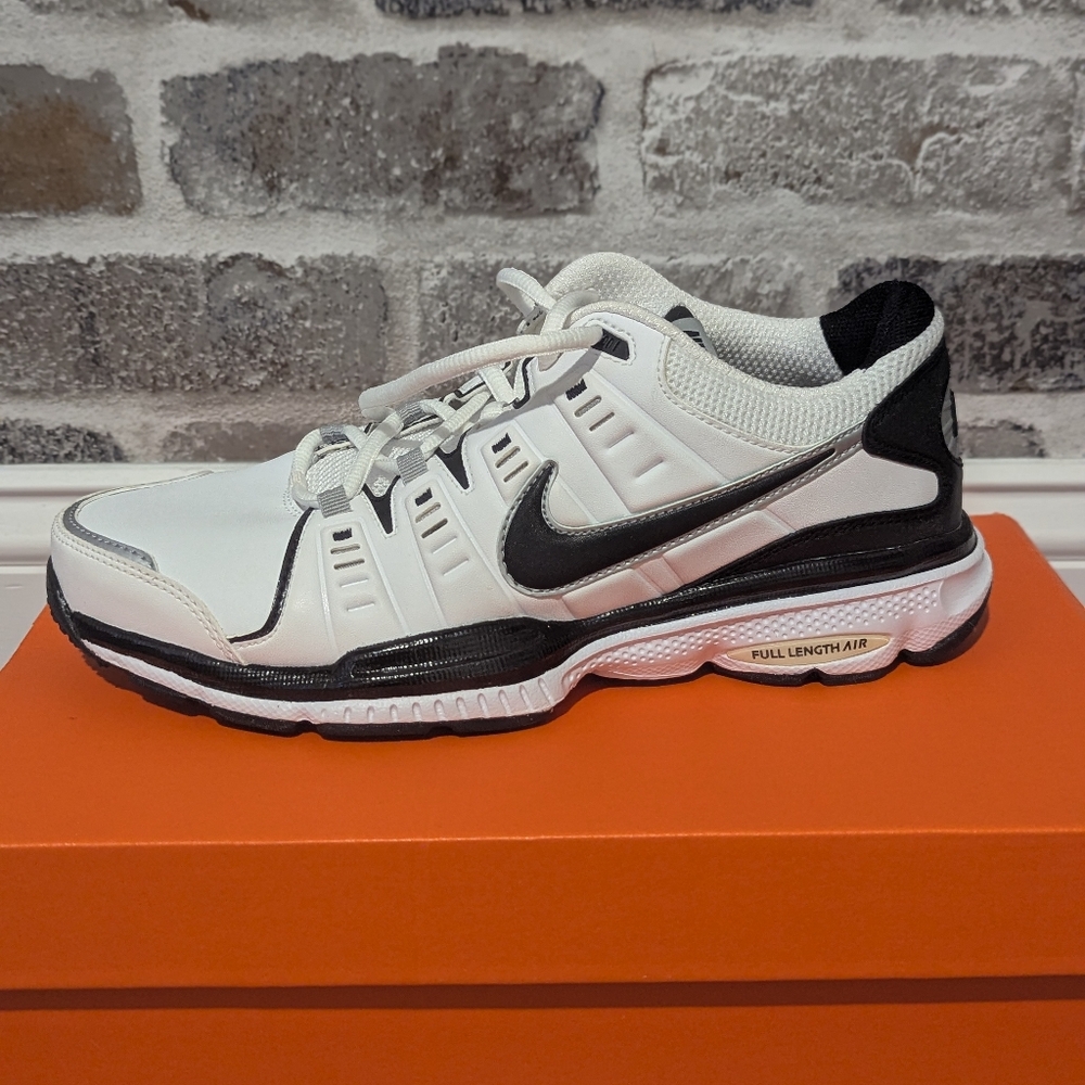Nike Air Edge Tr 09 SL - White and Black Athletic Shoes